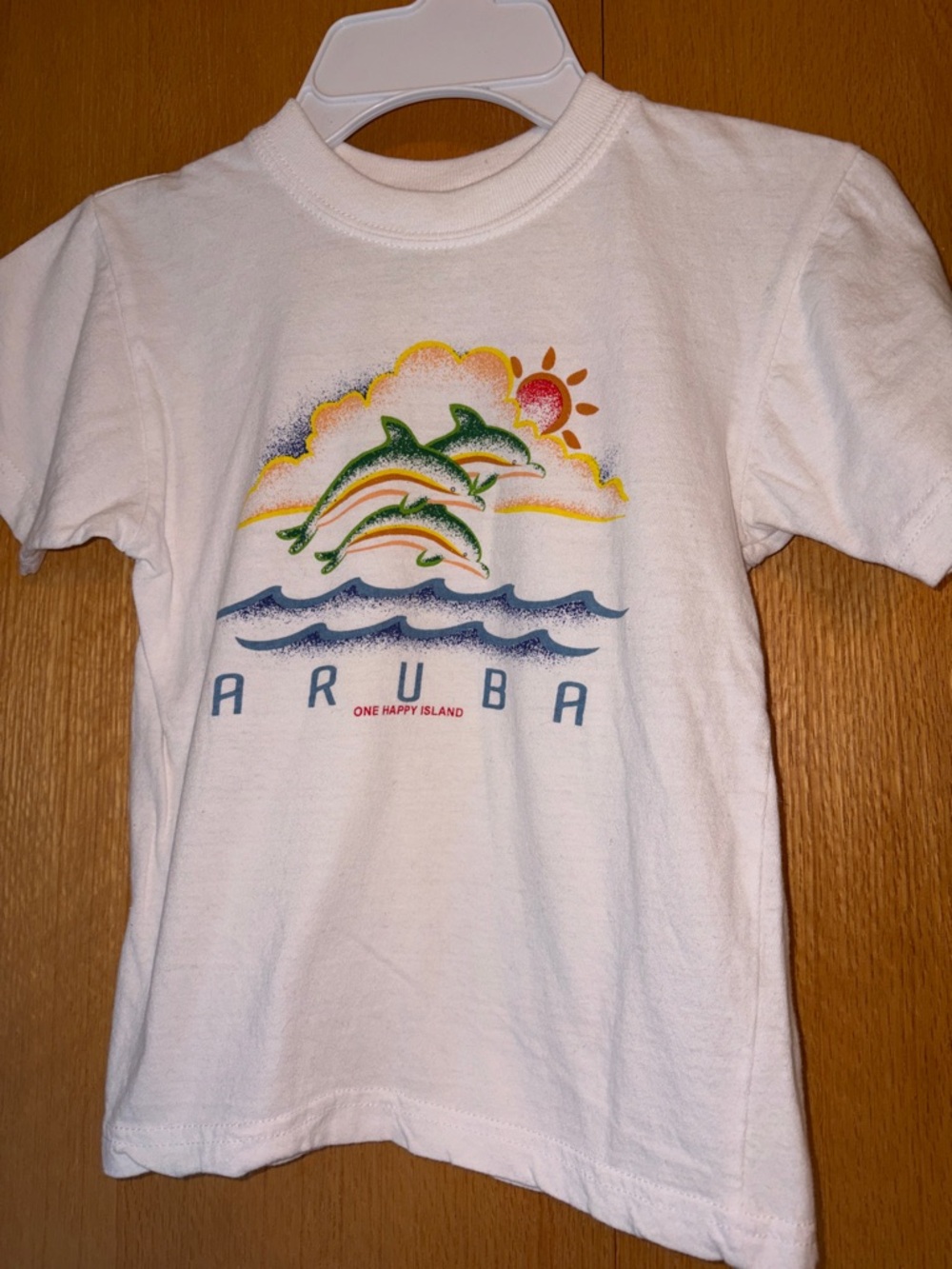 Aruba ONE HAPPY ISLAND size 6 - 8 white cotton tee t shirt dolphin graphic